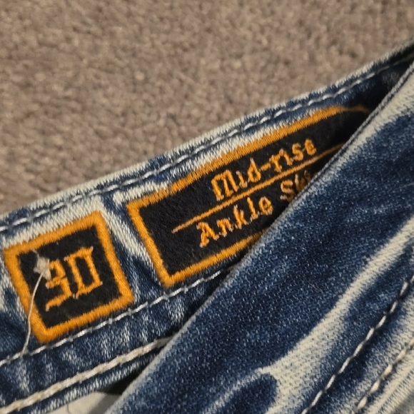 Rock Revival Light Wash Jeans - Picture 5 of 5
